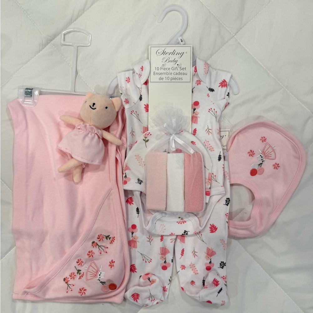 🌸NWT🩷10 Piece Baby Gift Set with Floral Patterns